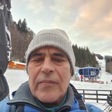 Locuiesc cu sotia, separat sexual de zece ani, exclud divortul, caut relati